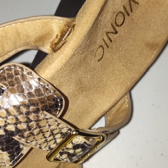 Vionic Sandal, Snake Print, Size 7 - Picture 4 of 12